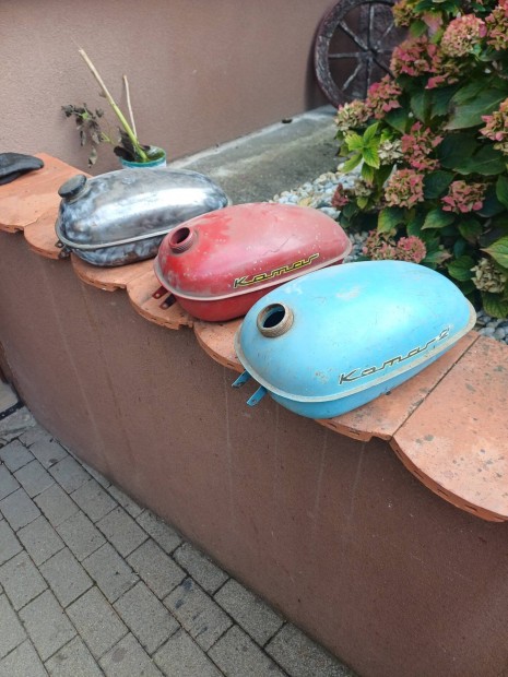 Komár üzemanyag tartály.