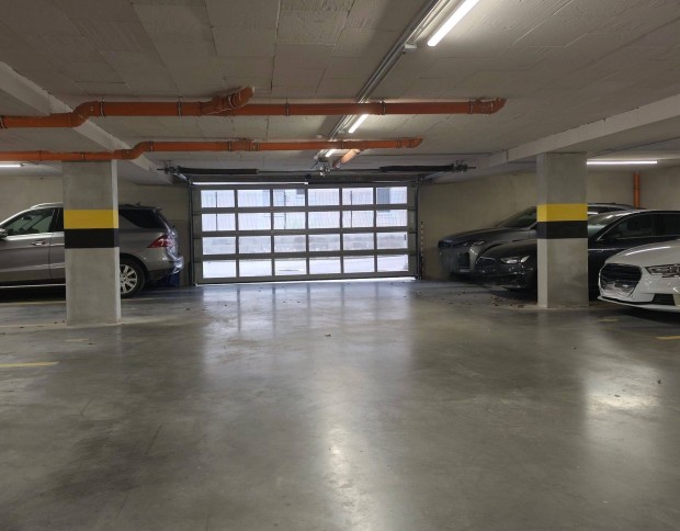 Kom�rom Lovarda t�rn�l teremgar�zs be�ll�k b�relhet�ek