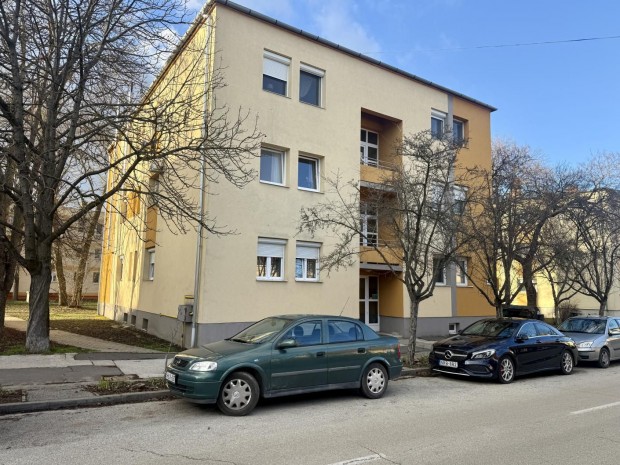 Kom�rom, 1+1 szob�s  t�gla lak�s elad�