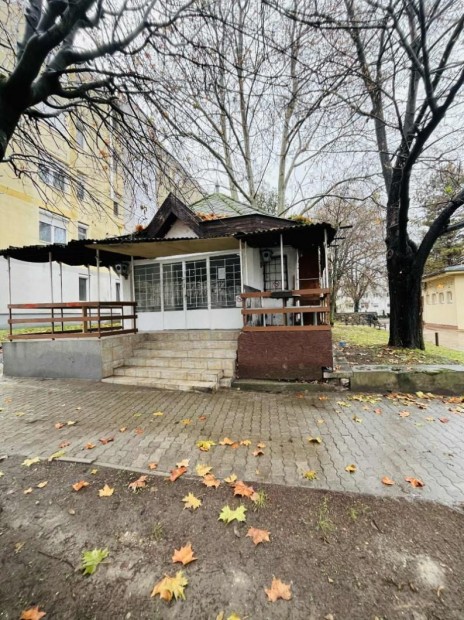 Kom�rom, 1 szob�s  �zlet elad�