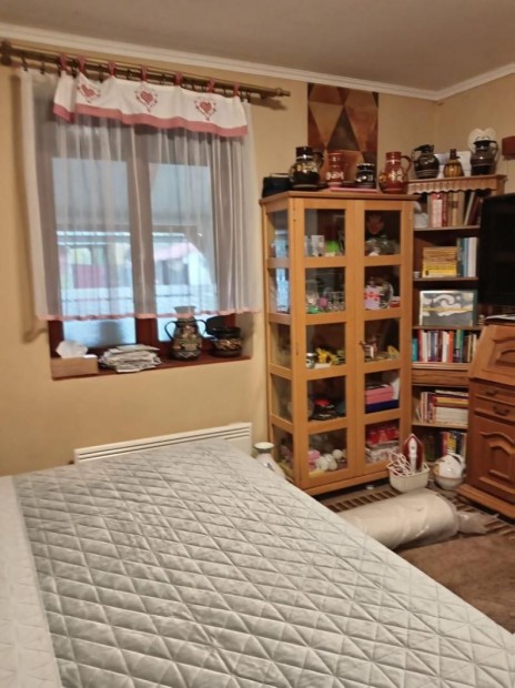 Kom�rom, 2 szob�s  csal�di h�z elad�