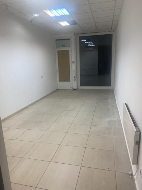 Komárom, üzlet kiadó