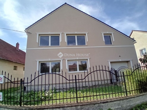 Kom�romi 200 nm-es h�z elad�