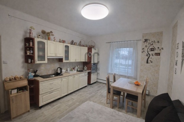 Kom�romi elad� t�gla t�rsash�zi lak�s