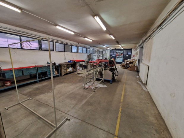 Kom�romi kiad� �zleti c�l� ingatlan