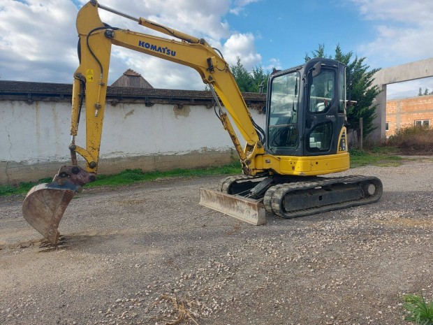 Komatsu PC50 forgó kotró