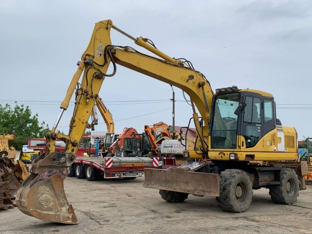 Komatsu PW140-7 gumikerekes kotró