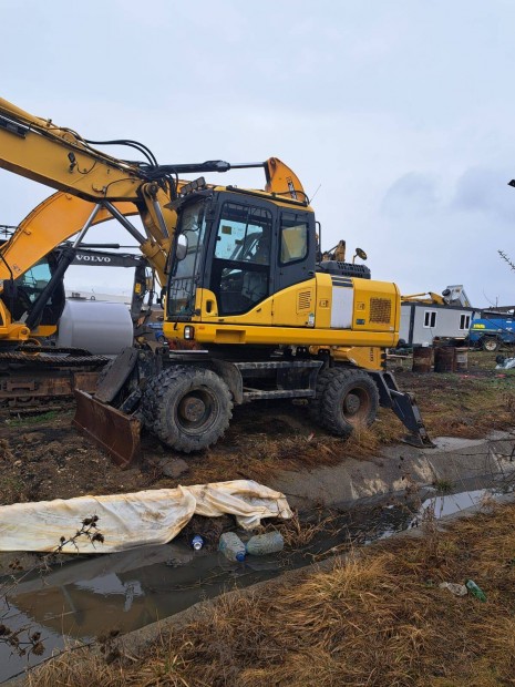 Komatsu PW180-7 + Rototilt gumikerekes kotró