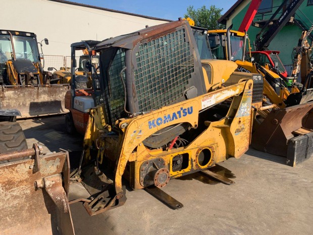 Komatsu SK 714 minirakod bontsra