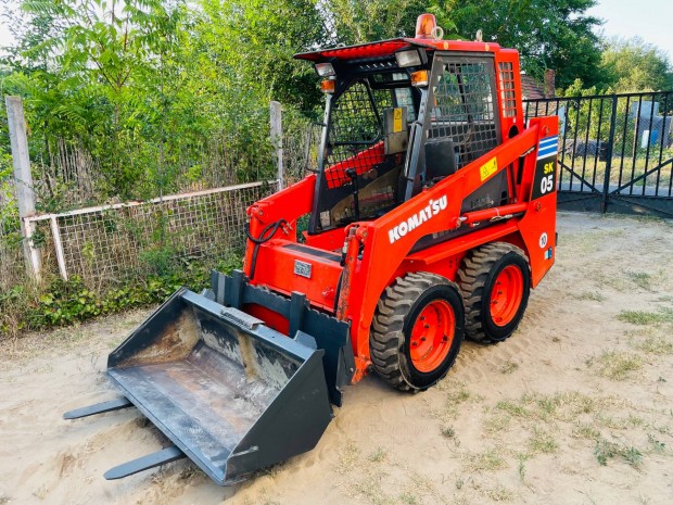 Komatsu Sk05 1700kg csúszókormányzású Bobcat 553 munkagép