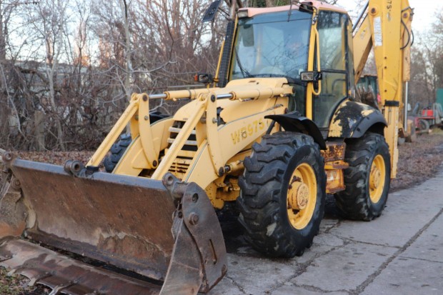 Komatsu WB97 S2 roks Elad