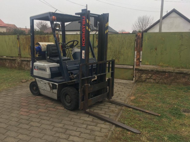 Komatsu gázos 1 tonnás 3 méter emelési magasság