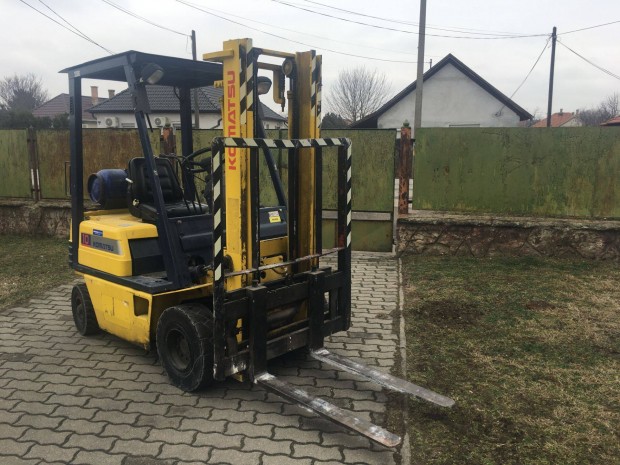 Komatsu gázos 1 tonnás oldalmozgató villával