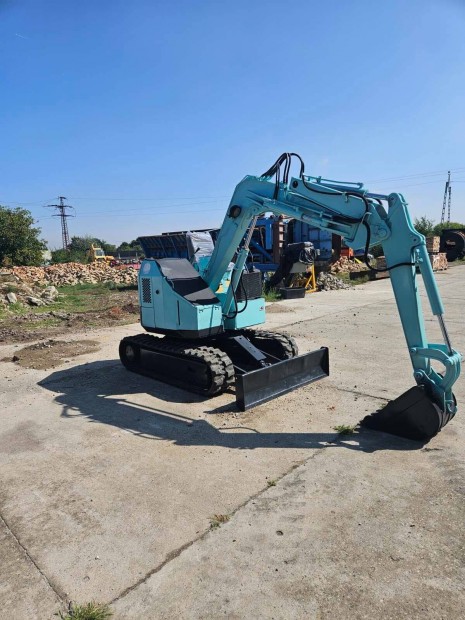 Komatsu kotr forgkotr gumihevederes 2,8t