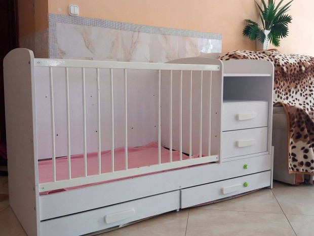 Kombi pelenkázós kiságy eladó
