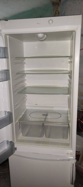 Kombinált hűtőszekrény 320l Whirlpool A+