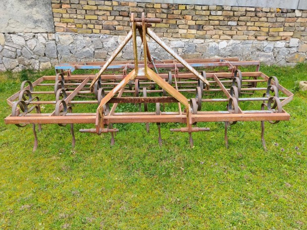 Kombin�tor elad�