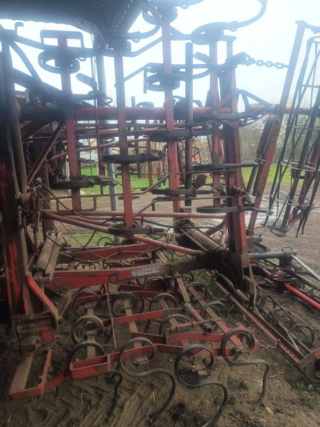 Kombin�tor elad�