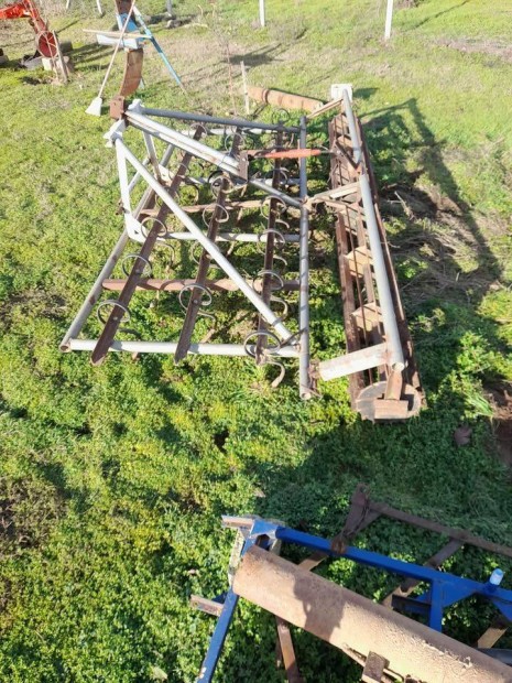 Kombin�tor elad�