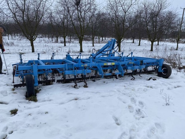 Kombin�tor l�dtalp kap�val szerelve