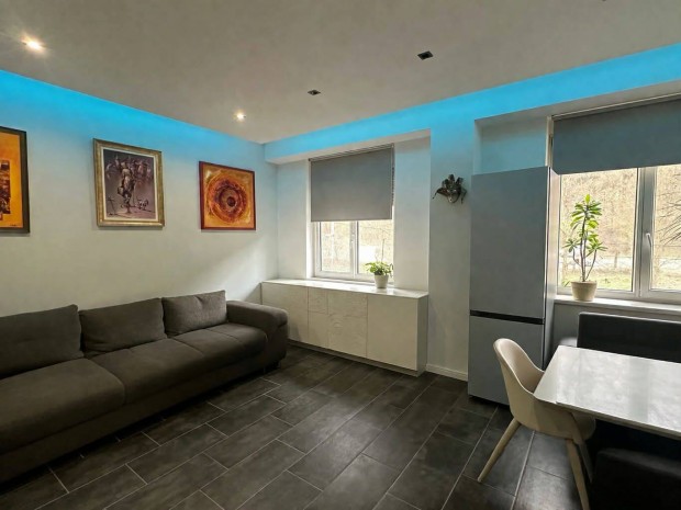 Koml�-Ady Endre utc�ban fel�j�tott lak�s elad�