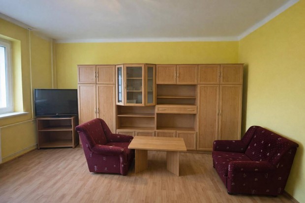 Koml�-Szilv�sban 1+1 szob�s lak�s elad�