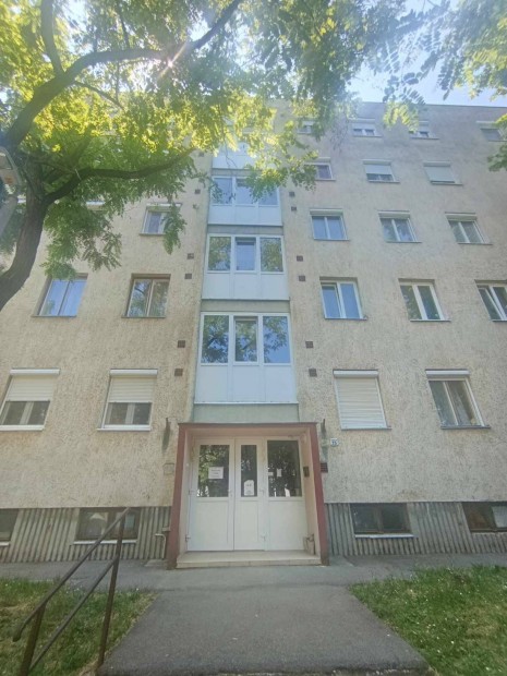 Komló-Szilvásban felújítandó lakás eladó