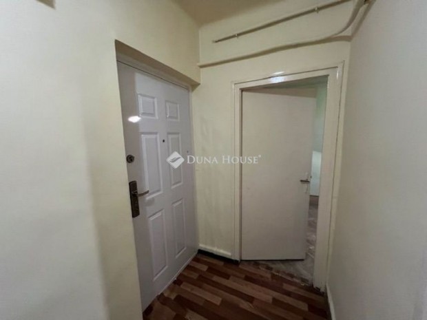 Koml�i 51 nm-es lak�s elad�