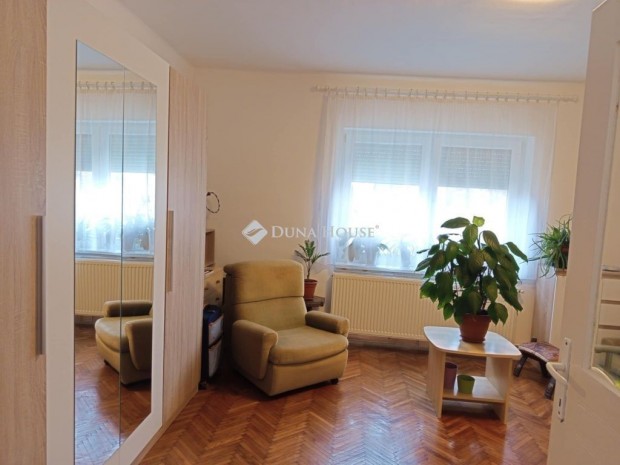 Koml�i 60 nm-es h�z elad�