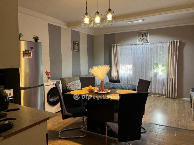 K�ml�i 60 nm-es h�z elad�