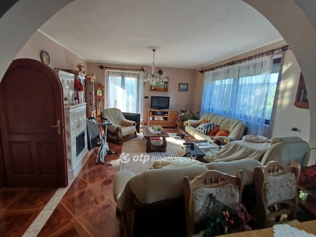 Koml�i elad� 280 nm-es h�z