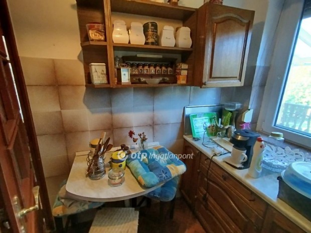 Koml�i elad� 280 nm-es h�z