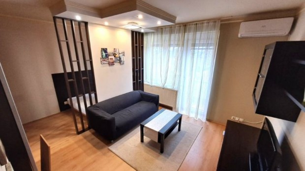 Koml�i �ton fel�j�tott t�gla lak�s elad�!