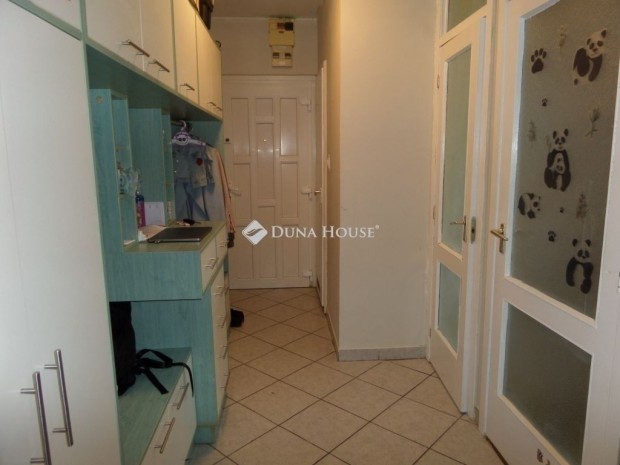 Koml�n, k�rtv�lyesi nagy lak�s elad�