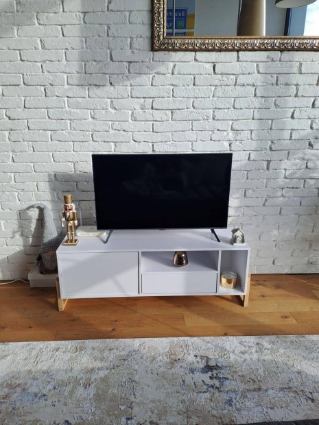 Komd, TV pad, 132 cm hossz, 42 cm szles, Bp. 2. ker