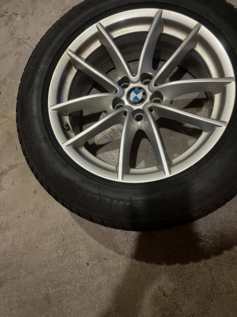 Komplett BMW télikerék, eredeti könnyűfém felnivel
