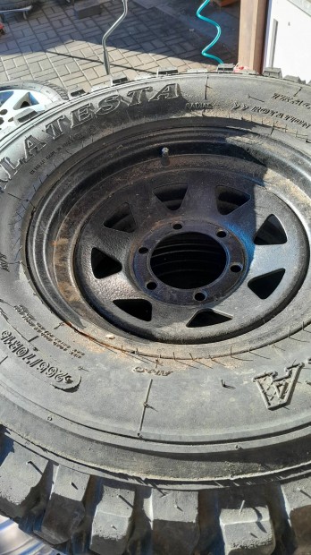 Komplett Mitsubishi Pajero kerekek 265/70R15 terepgumival szerelve