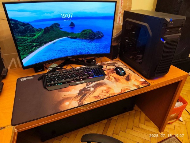 Komplett PC elad 32 colos Samsung velt monitorral