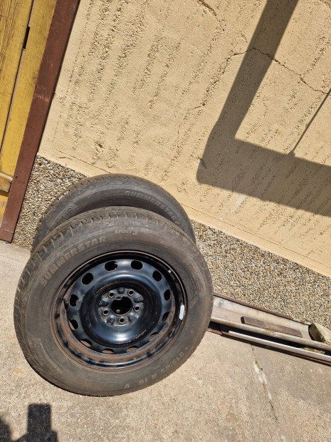 Komplett kerekek 215x65.16