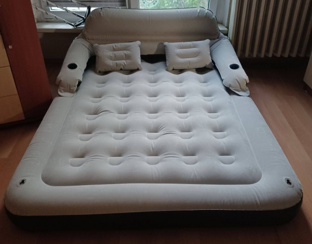 Kompresszorral felfujhato vendegagy