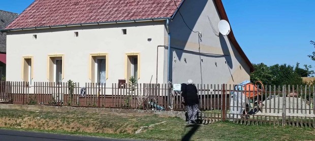 Kőműves és segédmunkásokat keresünk Gyúrói munkavégzésre