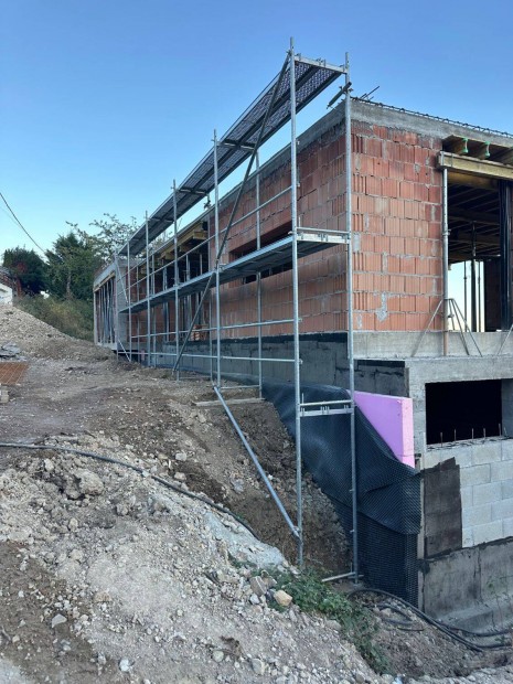 K�m�ves szerkezet�p�t�t keres�nk