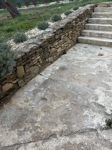 K�m�vest, burkolt keresek