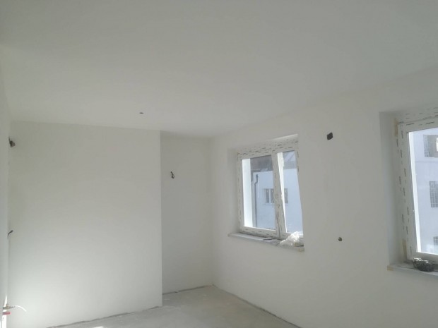 Kőművest, festőt és kőműves mellé segédmunkást felveszünk