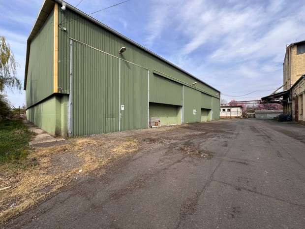 Kondoroson f��t melletti ipari telephely csarnokkal 1,4 Ha ter�leten