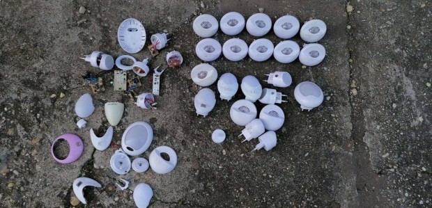 Konnektorba dughtaó led es lámpák