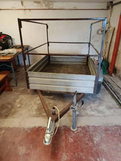 K�nny� szem�lyg�pkocsi ut�nfut�