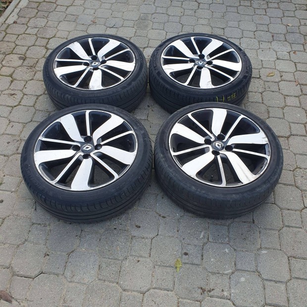 Knnyfm felni - Renault - 205/45 R17 - 4db. - 4x10.000 Ft -