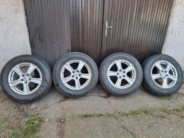 Knnyfm felni tli gumival 235/65R17 SUV