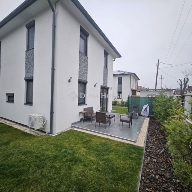 K�nny�szerkezetes, 2 szintes ikerh�z, Budapest 17. ker.